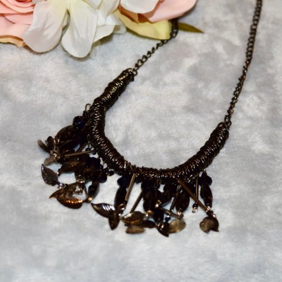 Vintage Fashion Necklace ~ Very Unique Antiqued Brass with Leaves - Picture 2 of 5